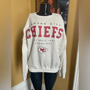 Women’s Kansas City Chiefs White Champion-Style Crewneck Sweatshirt ( Large )